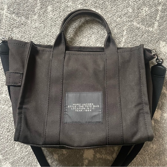 Marc Jacobs Medium The Tote Bag - Picture 2 of 5